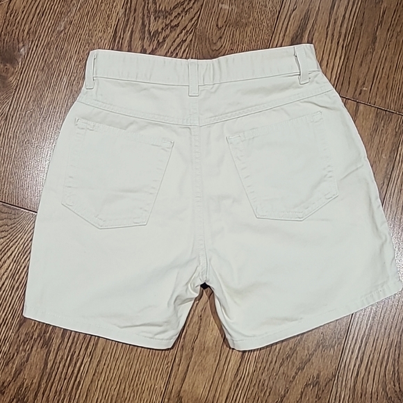 2 pc women's shorts size 5. Good condition. One cream, one khaki green. - Picture 6 of 7